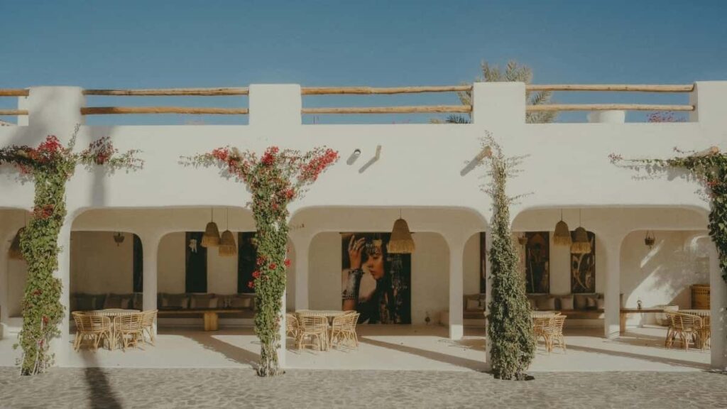 2025 Canada WhatsApp AllCategory Advertising Rate Card Moldova Insights