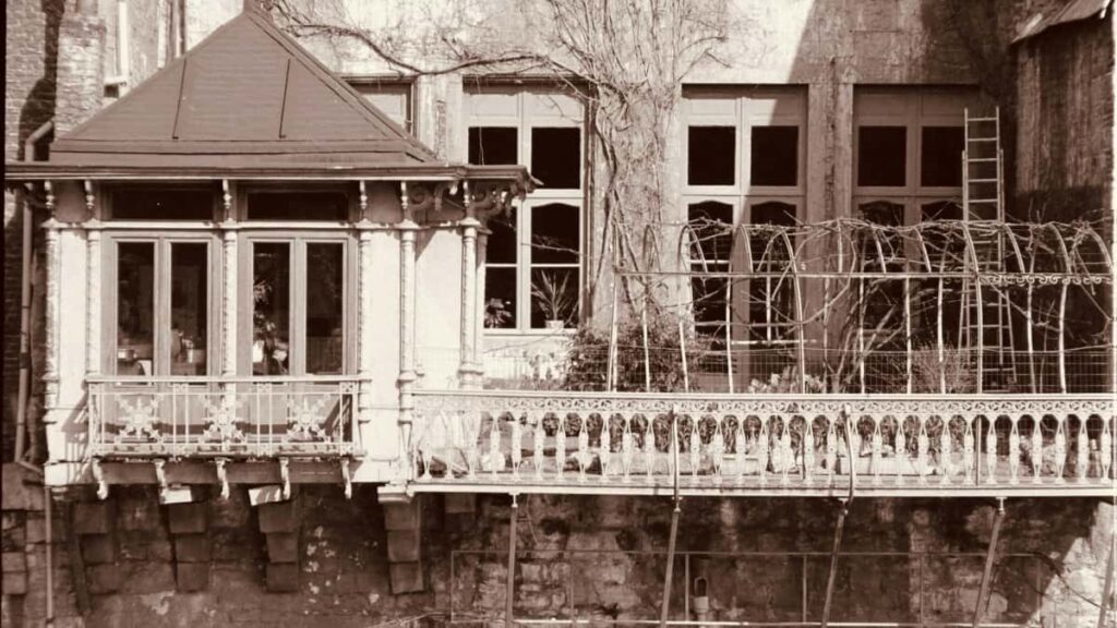 2025 Spain Snapchat AllCategory Advertising Rate Card Moldova Insights