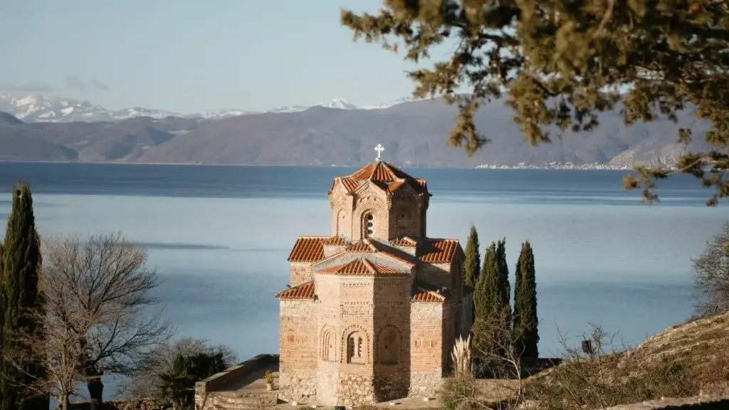 Ghid practic pentru advertiserii din Moldova: cum să identifici și colaborezi cu creatori Latvia pe Takatak pentru a promova moda sezonieră.