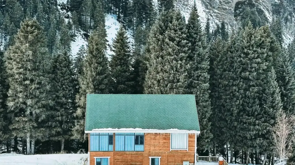 Ghid practic pentru advertiserii din Moldova care vor să colaboreze cu creatori LinkedIn din Thailanda pentru conținut BTS sponsorizat.