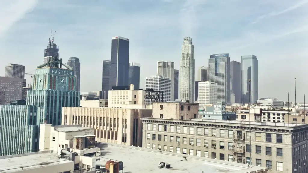 "Ghid practic pentru creatori din Moldova: cum să abordezi branduri din Qatar pe WhatsApp și să transformi conversațiile în vânzări cu CTA eficiente."