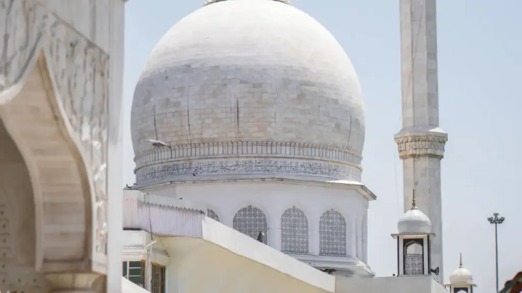 Analiză locală pentru advertiserii din Moldova: implicații practice ale discuțiilor YouTube–Australia pentru campanii de brand și colaborări cu creatori.