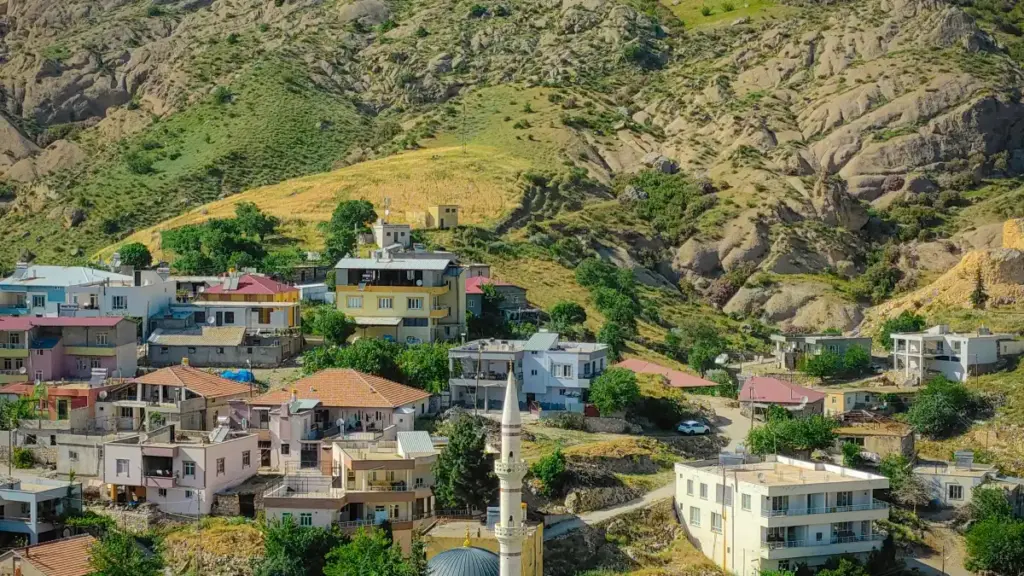 Ghid practico-tactic pentru advertiserii din Moldova: cum găseşti creatori Clubhouse din Irlanda ca să trimiţi PR packages, paşi concreţi, riscuri şi modele de outreach.