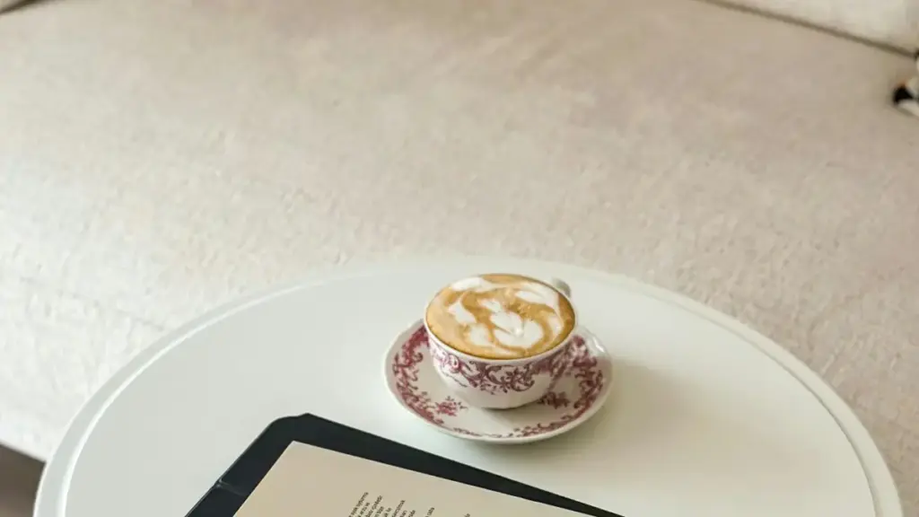 Ghid practic pentru creatori din Moldova: cum să ajungi la branduri franceze pe Xiaohongshu și să le prezinți clar beneficiile produselor, bazat pe dinamica luxului și pe trenduri actuale.