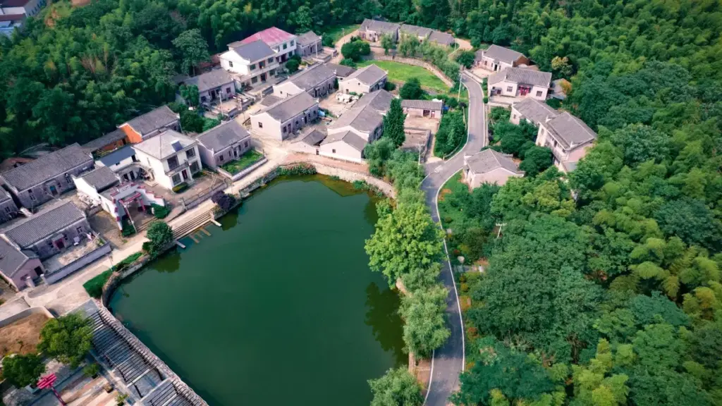 Ghid practic pentru advertiserii din Moldova: cum să identifici, validezi și colaborezi cu creatori Moj din Nigeria pentru a crește vizibilitatea brandurilor clean beauty în 2025.