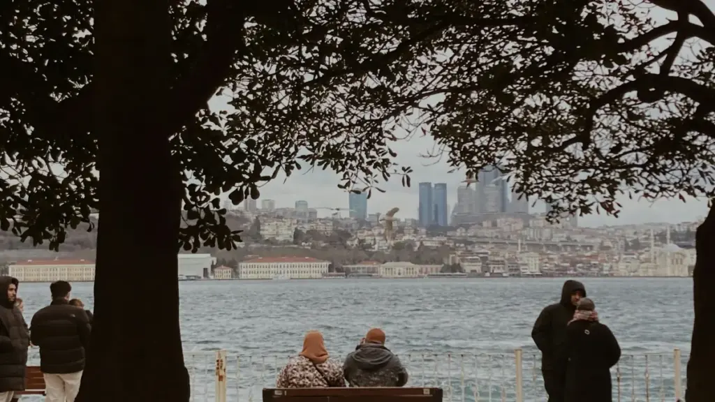 Ghid practic pentru creatori din Moldova: cum să abordezi branduri ruse pe Clubhouse ca să obții recenzii hoteliere sponsorizate — pași, pitch, resurse și riscuri.