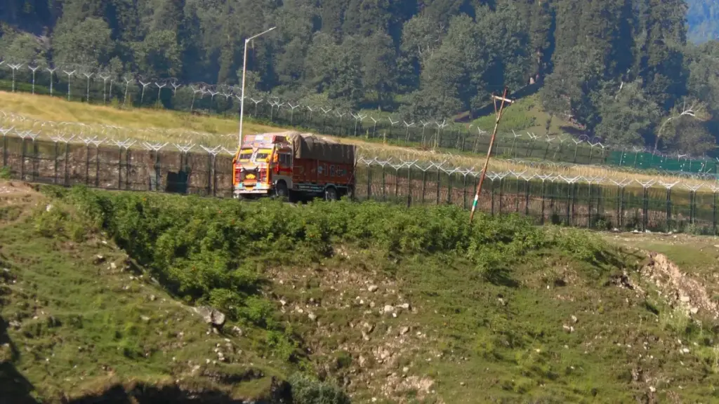 Ghid practic, local și testat pentru creatori din Moldova: pași concreți ca să atingi branduri canadiene pe Instagram și să crești înscrierile la cursurile online.