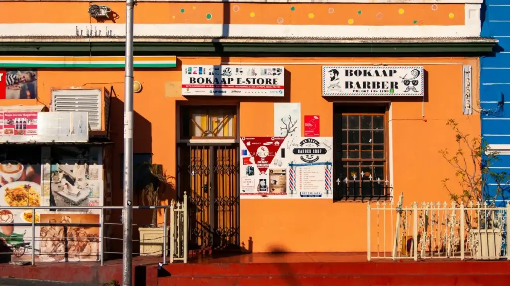 Ghid practic pentru creatori din Moldova: pași concreți, mesaje tip, canale și tactici locale ca să colaborezi cu branduri din Ecuador pe TikTok.