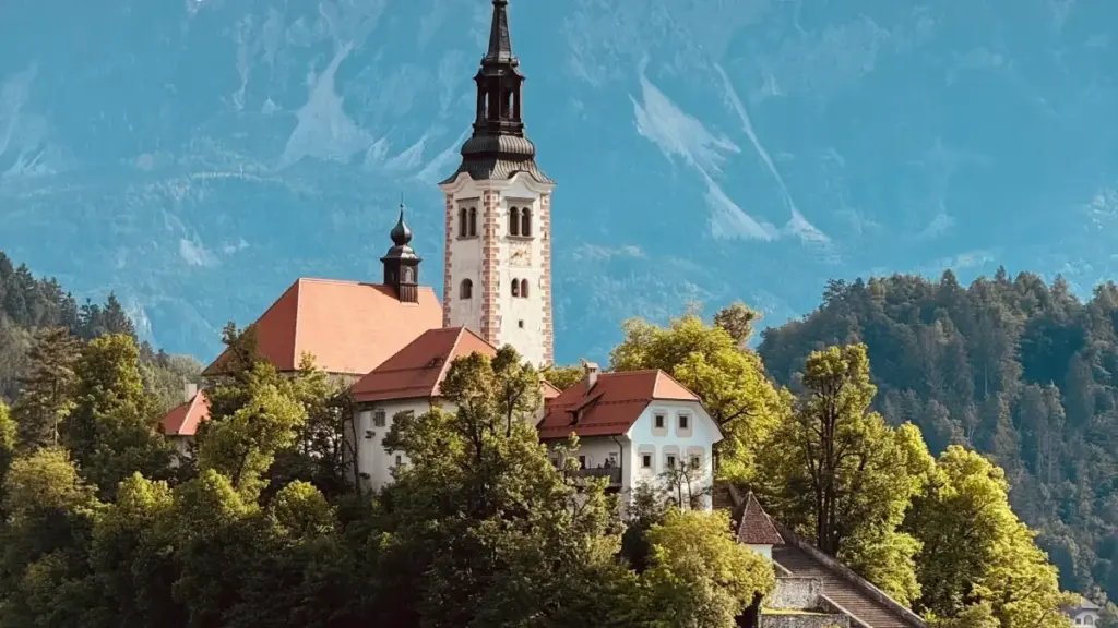 Ghid practic pentru creatori din Moldova: cum să abordezi branduri suedeze pe Instagram și să rulezi giveaway-uri care convertesc — tactici locale, exemple și pași concreți.