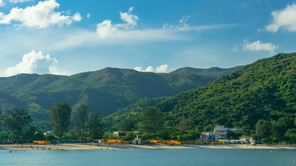 Ghid practic pentru creatori din Moldova: strategii reale, pași concreți și exemple din industrie ca să obții sponsorizări de la branduri franceze pe Rumble în 2026.