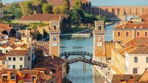 Cum găsești branduri din Costa Rica pe Reddit și le propui colaborări la tarif fix, fără spam, cu un pitch care chiar prinde.